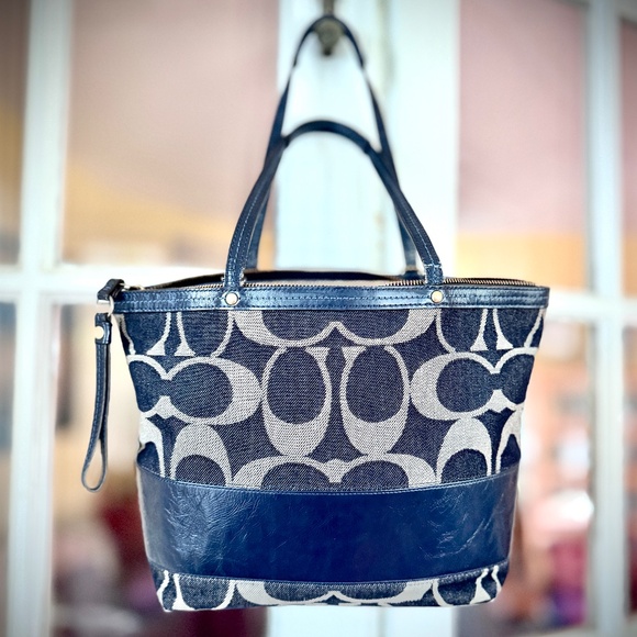 Coach Denim Medium Signature Shoulder Tote Zippered in Navy w/ 2 tags - Picture 2 of 13